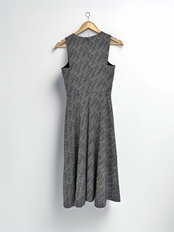 VESTIDO ESTAMPADO POLLERA AMPLIA B&N ZARA (XS) - Imagen 2
