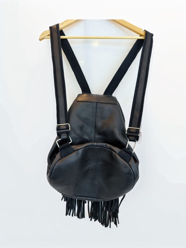 MOCHILA NEGRA FLECOS PRUNE - Imagen 3
