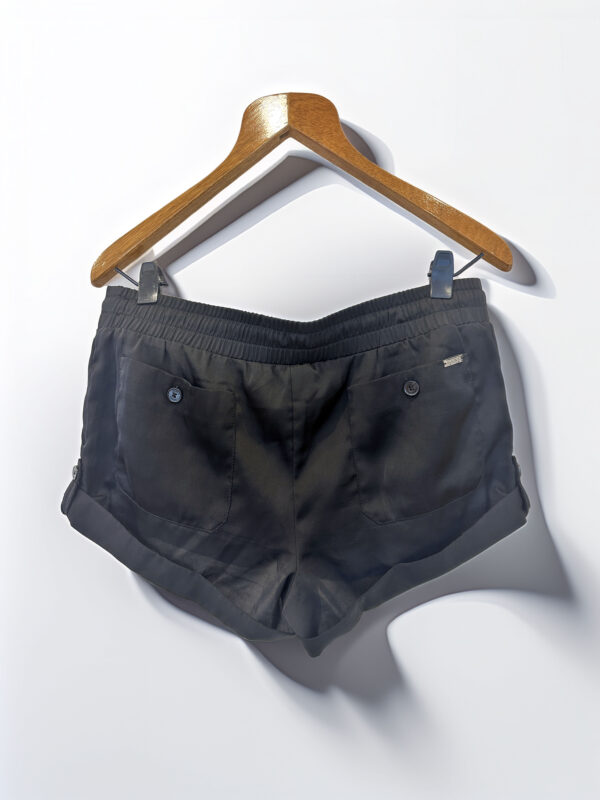 SHORT LIVIANO NEGRO GUESS (L) - Imagen 2