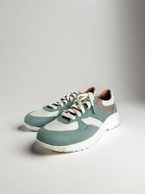 ZAPATILLAS URBANAS COMBINADAS VERDE + BLANCO HINCAPIE (39)