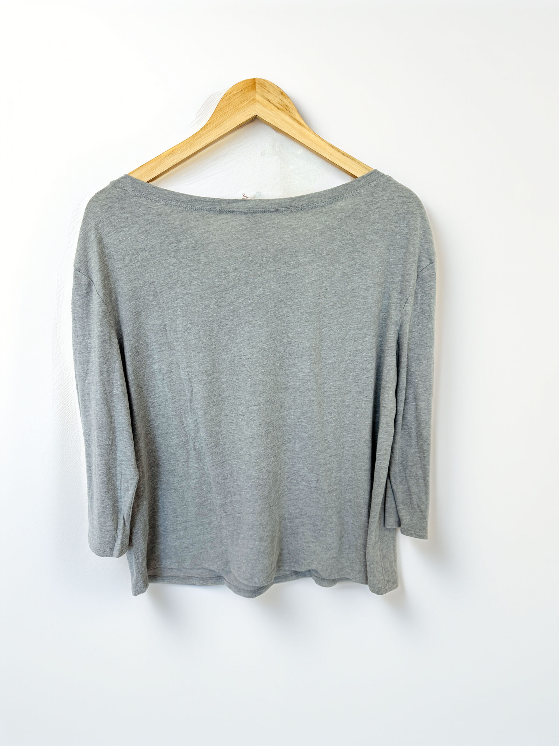 CAMISETA GRIS VICTORIA SECRET (XL) - Imagen 2