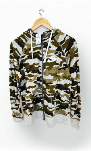CAMPERA LIVIANA CAMUFLADA NIKE (L)
