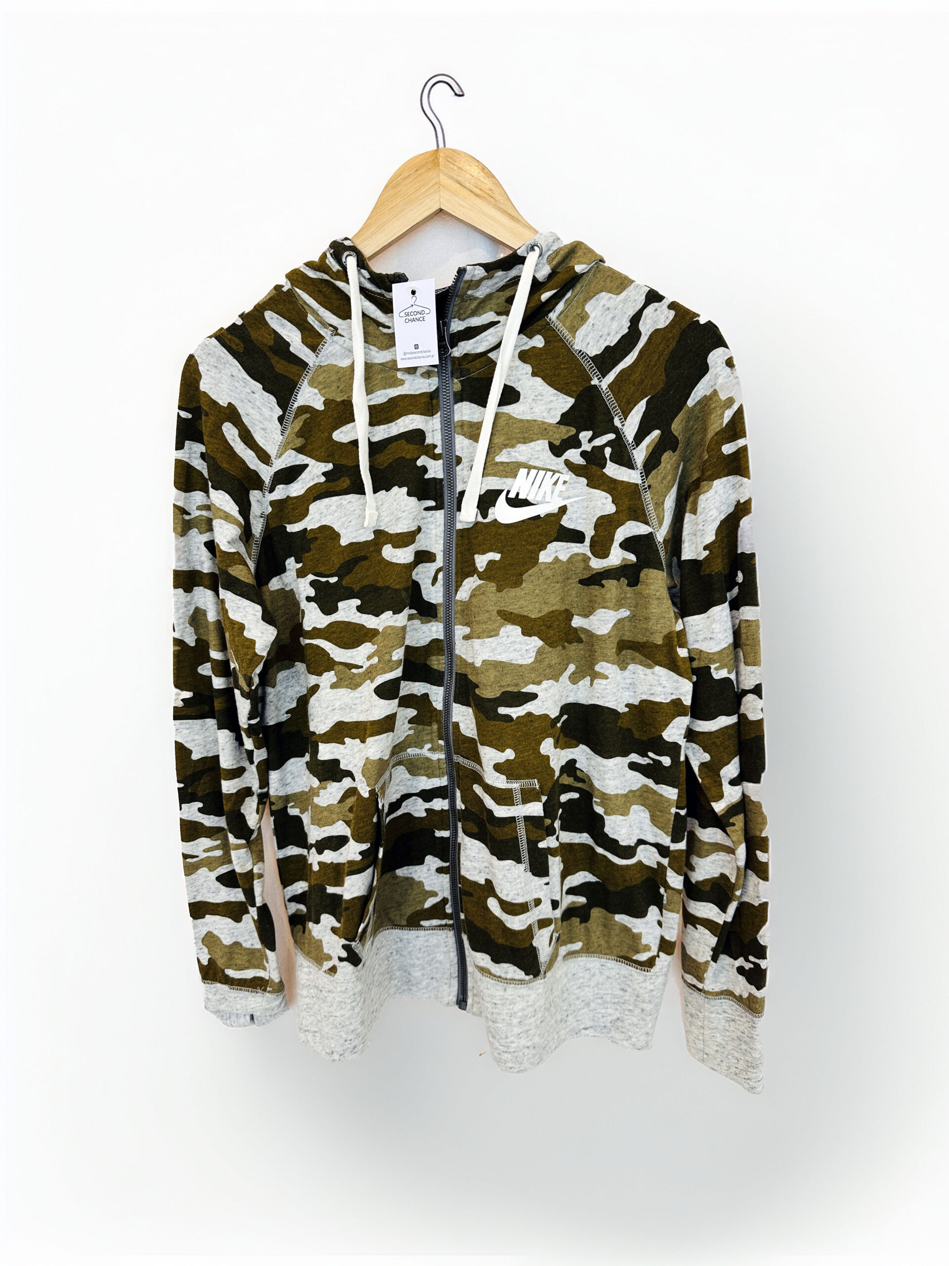 CAMPERA LIVIANA CAMUFLADA NIKE (L)