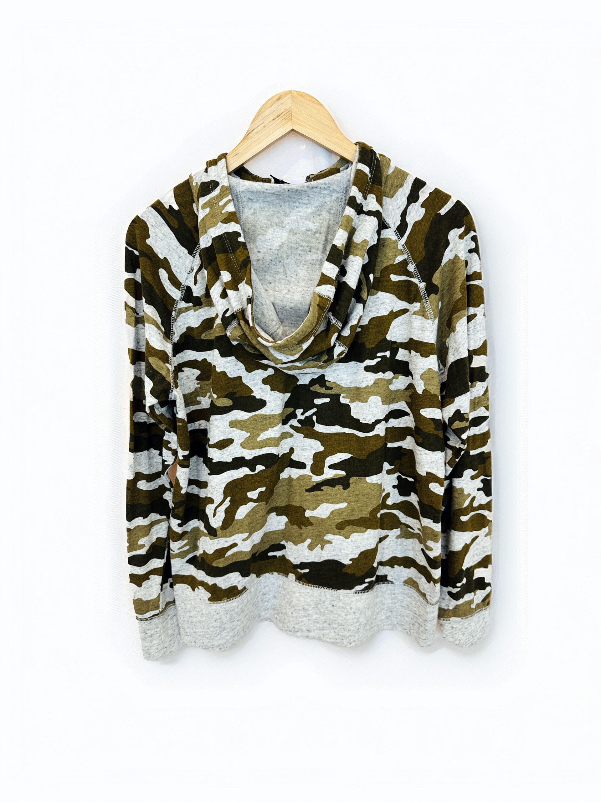 CAMPERA LIVIANA CAMUFLADA NIKE (L) - Imagen 2