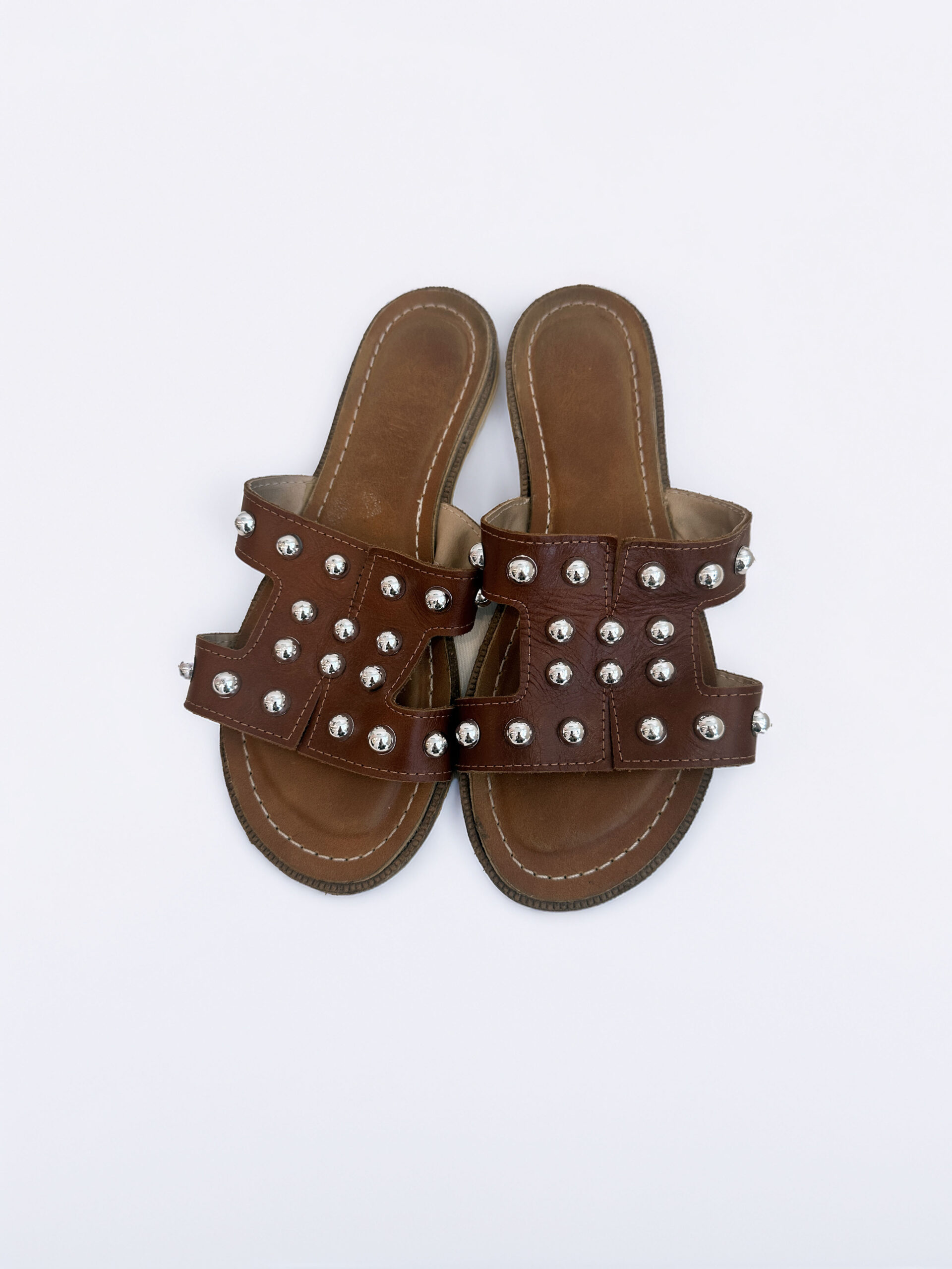 CHATITAS TACHAS MARRON SIN MARCA (37)