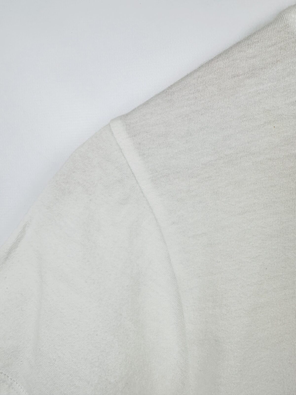 REMERA BLANCA + ESTAMPA MAGMMA (M) - Imagen 2