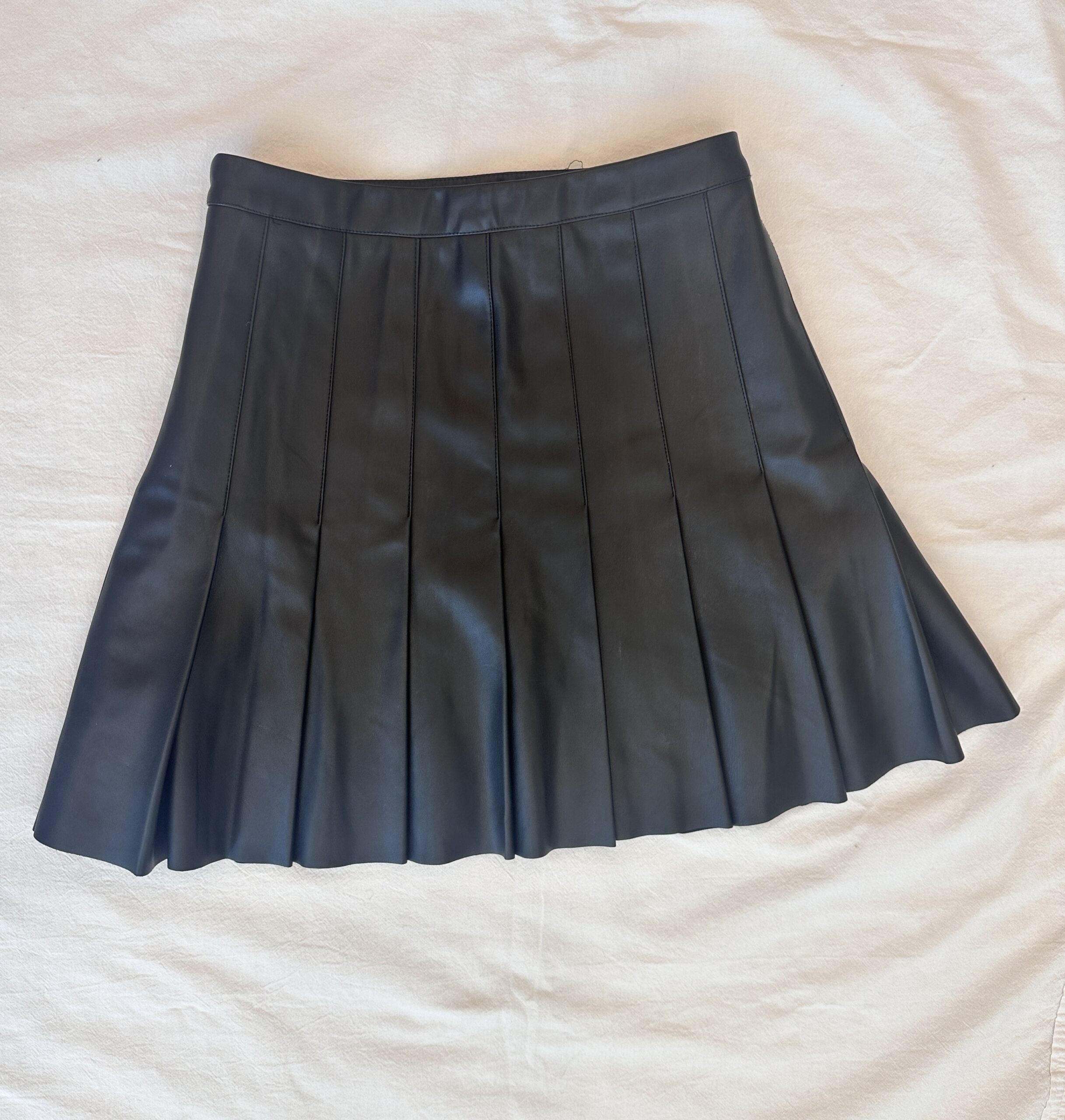 POLLERA SIMIL CUERO NEGRA STEVE MADDEN (L) - Imagen 2