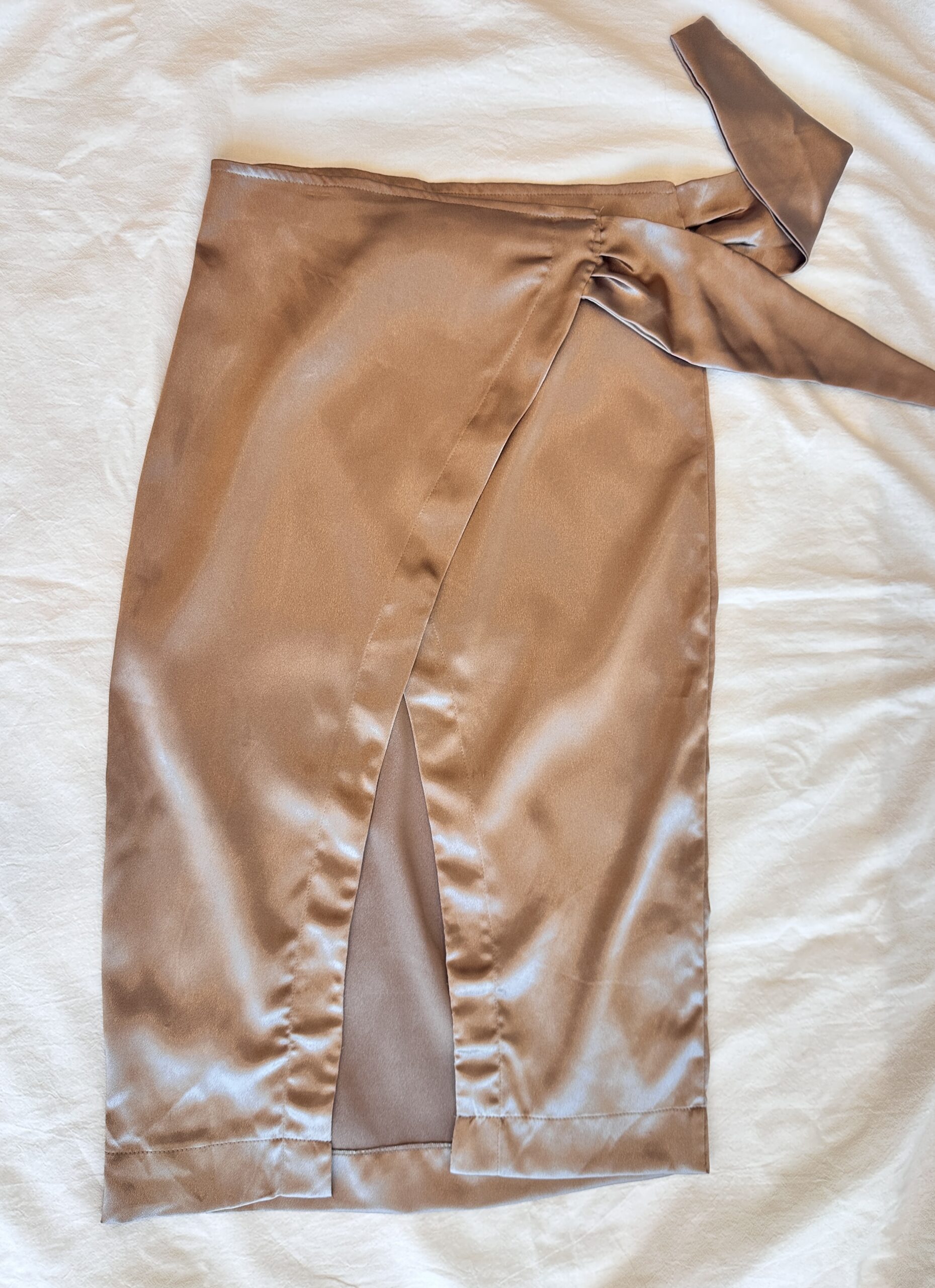POLLERA DE VESTIR MARRON SATINADO NEGRA (S)