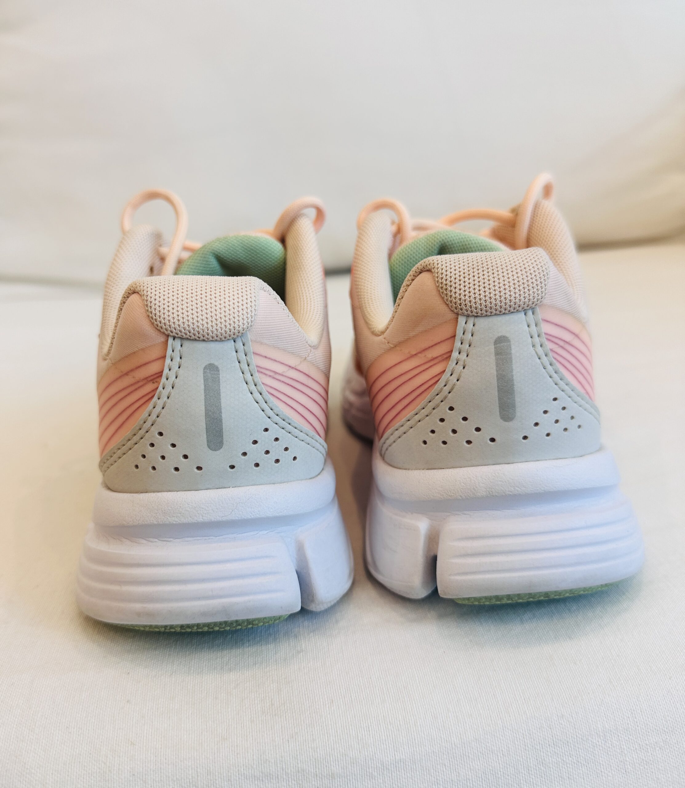 ZAPATILLAS DEPORTIVAS ROSA NUDE NIKE (36) - Imagen 2