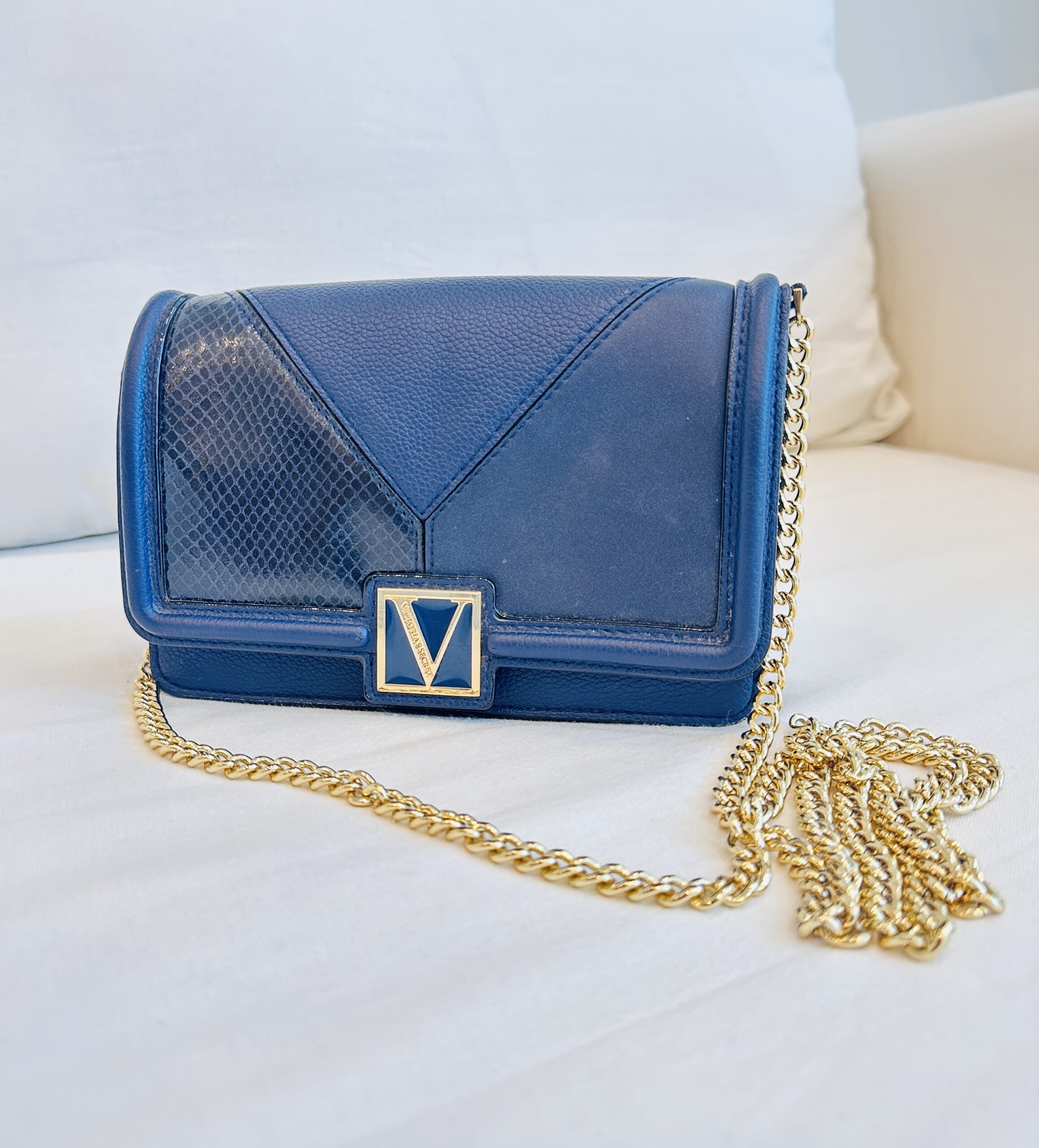 BANDOLERA FLAP BAG VICTORIA SECRET AZUL