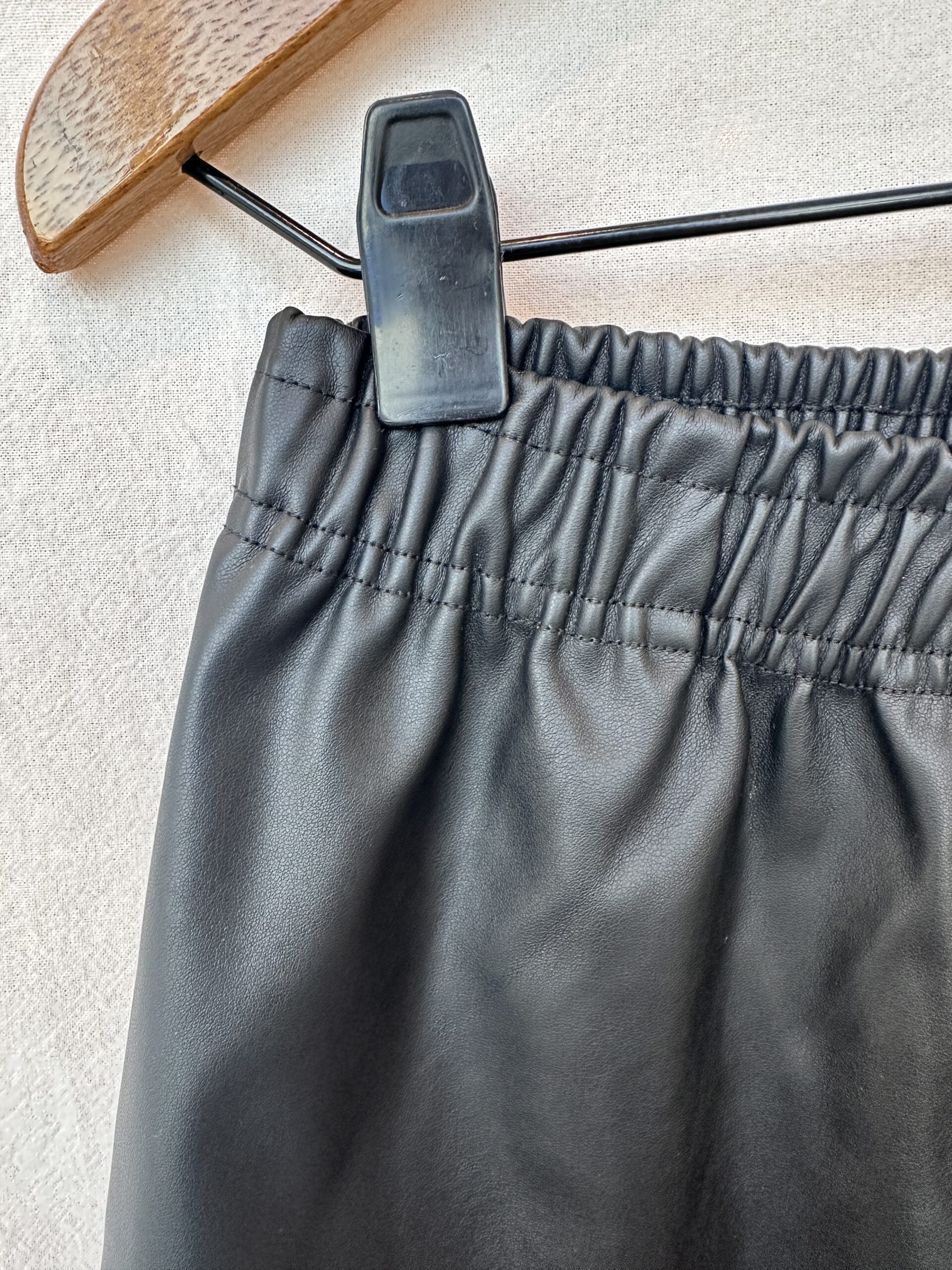 SHORT ENGOMADO NEGRO LAS BLONDAS (XL) - Imagen 3