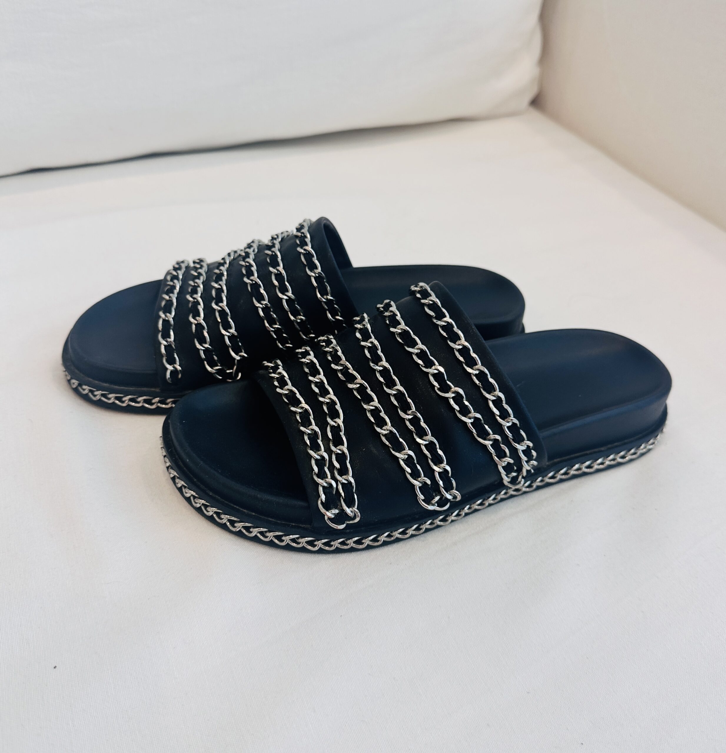SLIDES NEGRAS CON CADENAS SARKANY (37) - Imagen 2