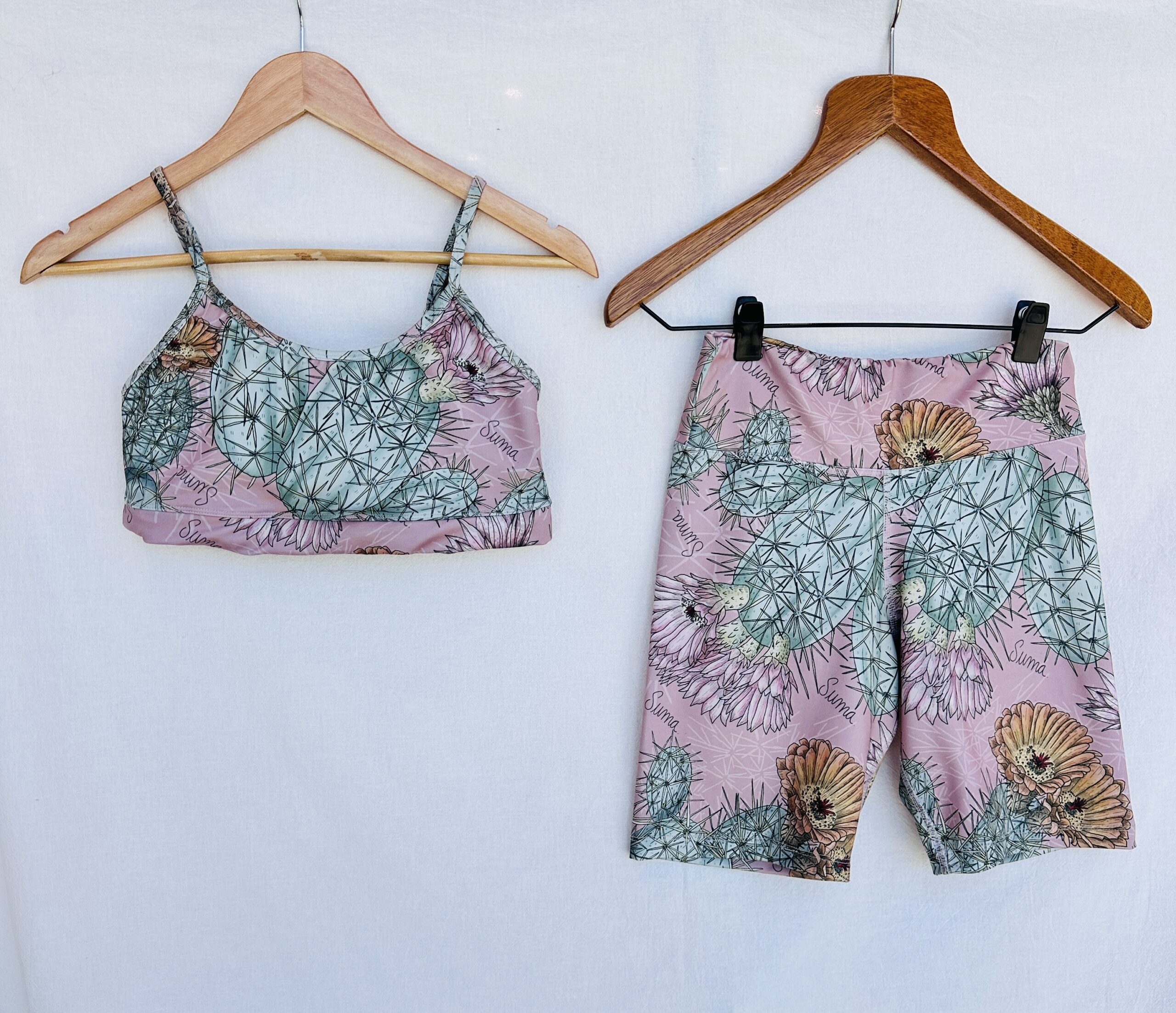 CONJUNTO DEPORTIVO TOP + CALZA ESTAMPADO SUMA (M)