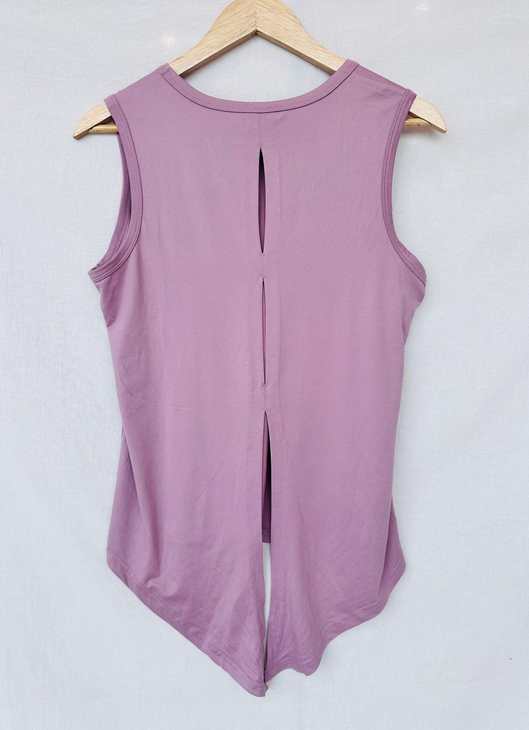 MUSCULOSA DEPORTIVA FIT COLLECTIONS LILA (M) - Imagen 2