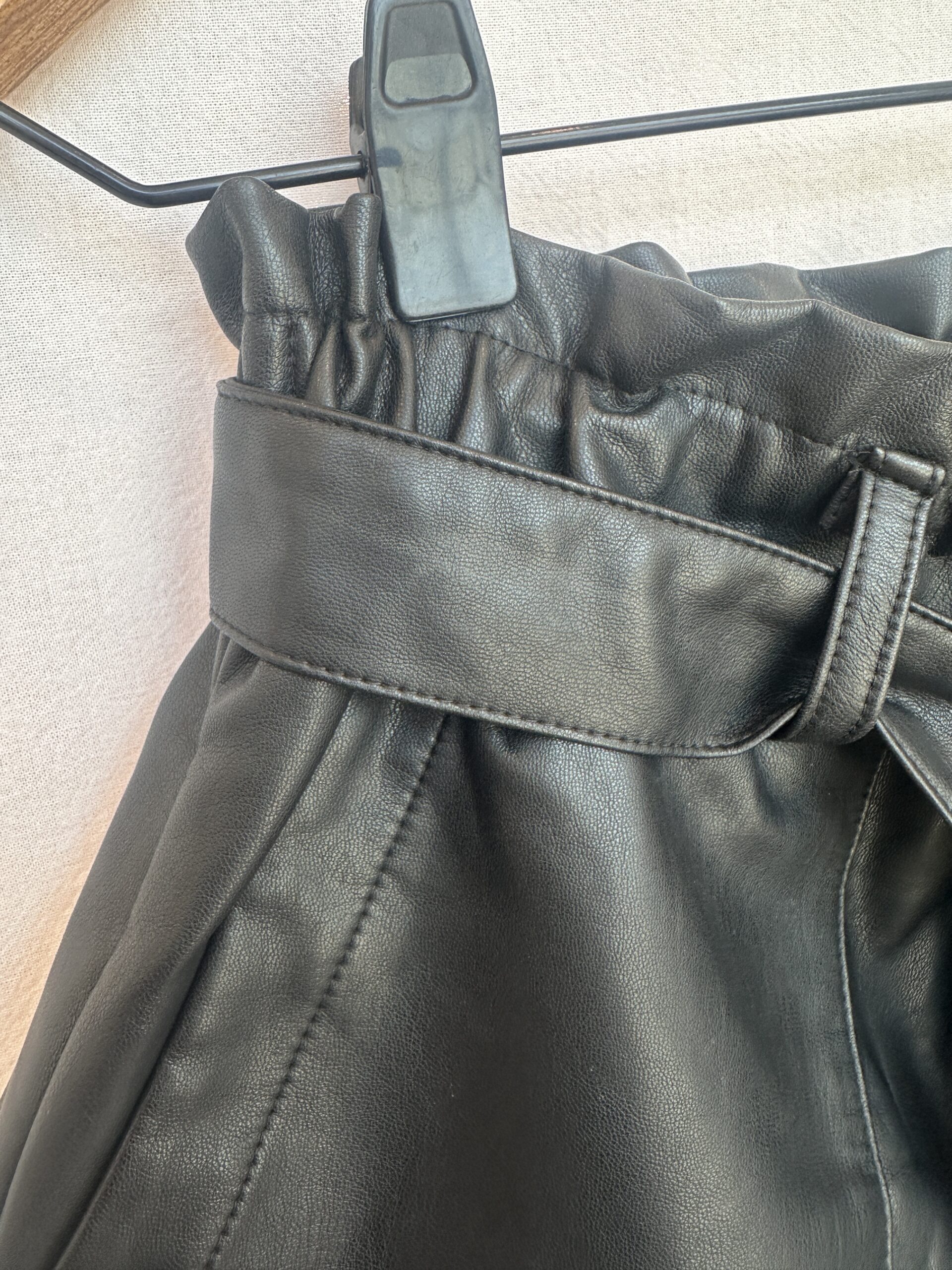 SHORT ENGOMADO ELASTIZADO NEGRO FLOPPY KENNY (M) - Imagen 3