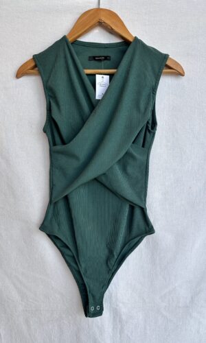 BODY SIN MANGAS VERDE  DELUCCA (S)