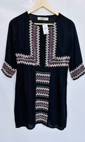 VESTIDO NEGRO + BORDADO WANAMA (M)