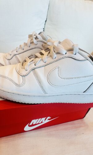 ZAPATILLAS CLASICAS BLANCAS NIKE (40)