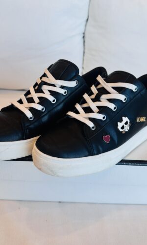 ZAPATILLAS NEGRAS CON APLIQUES KARLLAGERFELD (39)