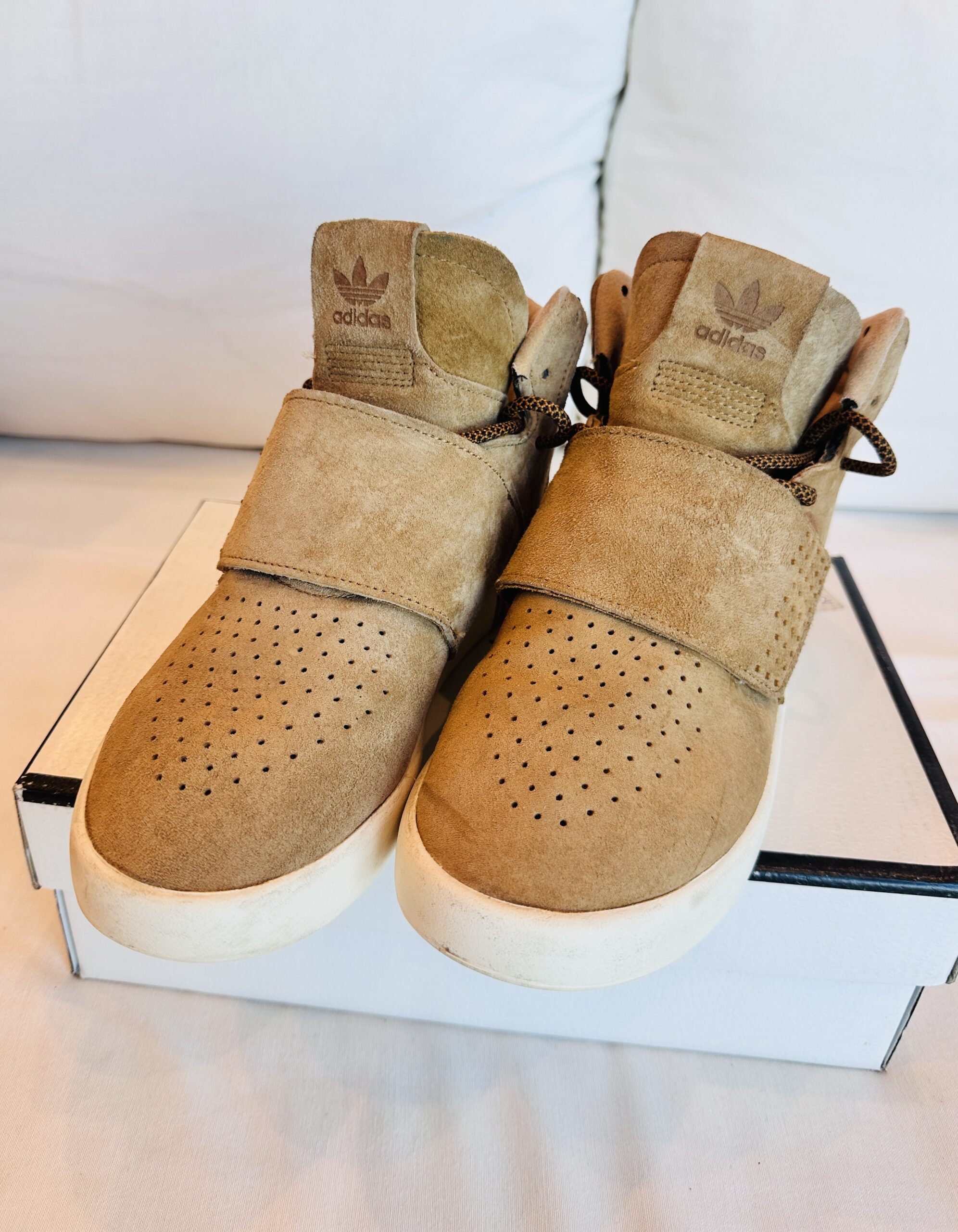 BOTINETAS GAMUZA BEIGE ADIDAS (38) - Imagen 2