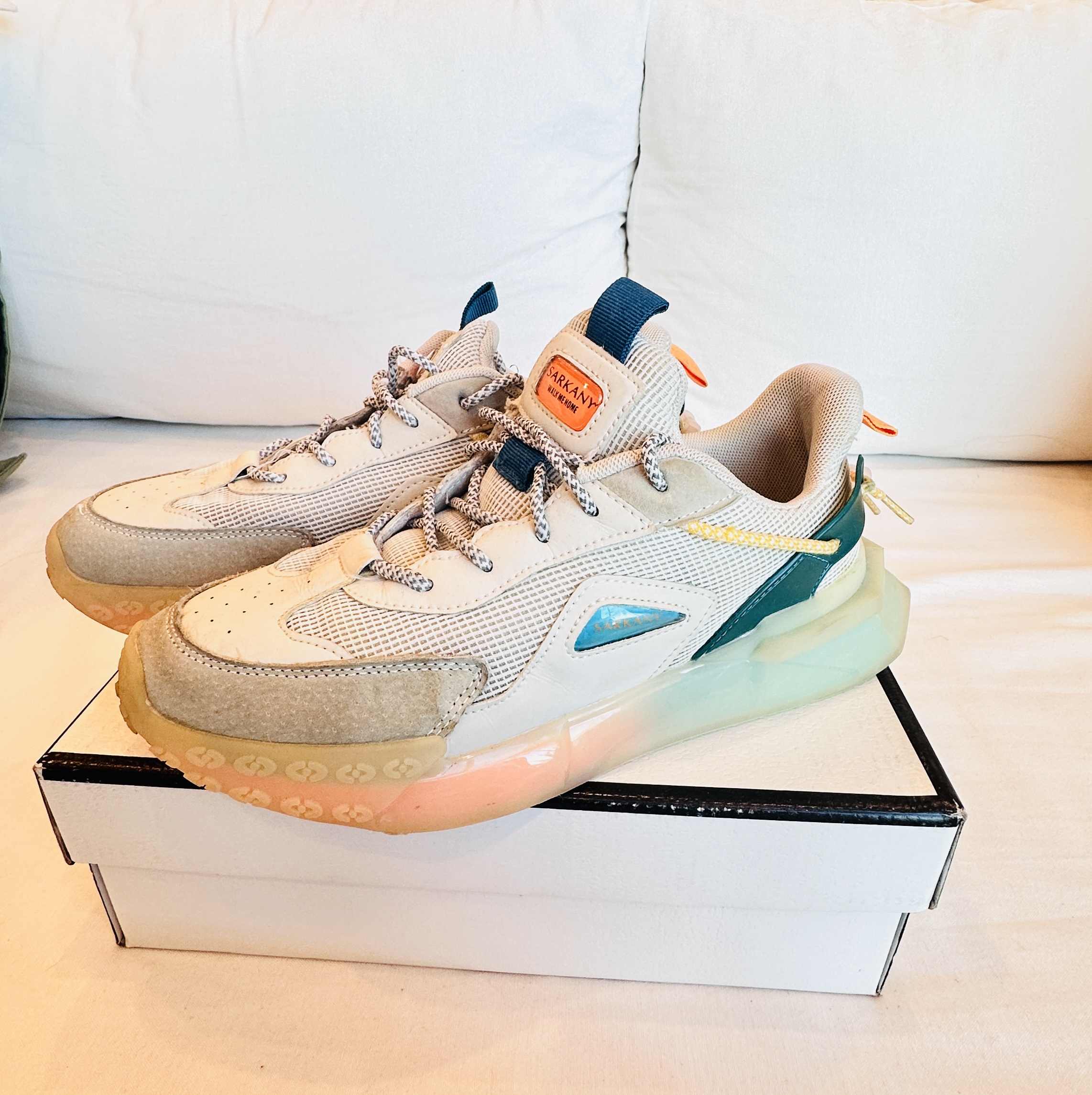 ZAPATILLAS URBANAS FUTURISTAS SARKANY (40)