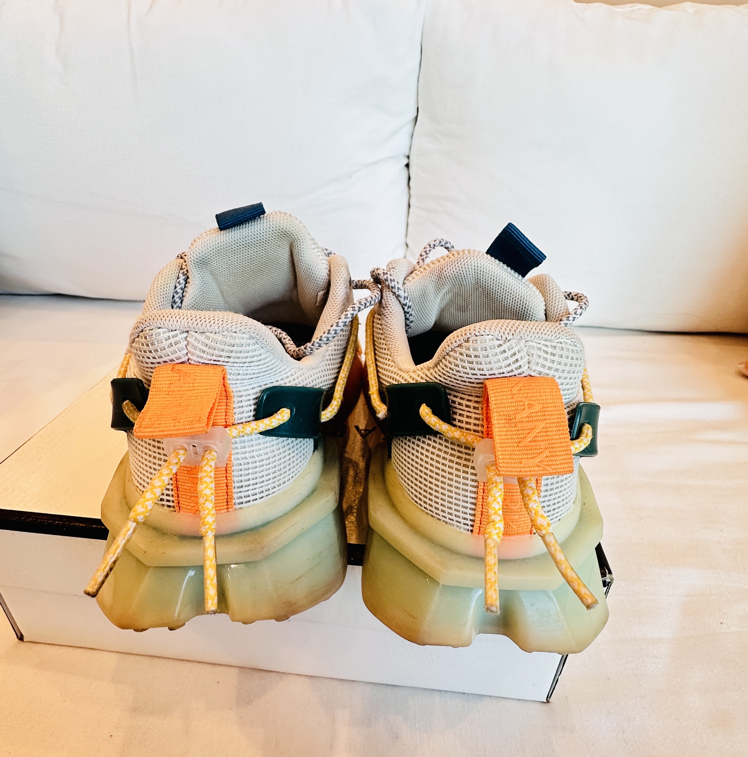 ZAPATILLAS URBANAS FUTURISTAS SARKANY (40) - Imagen 3