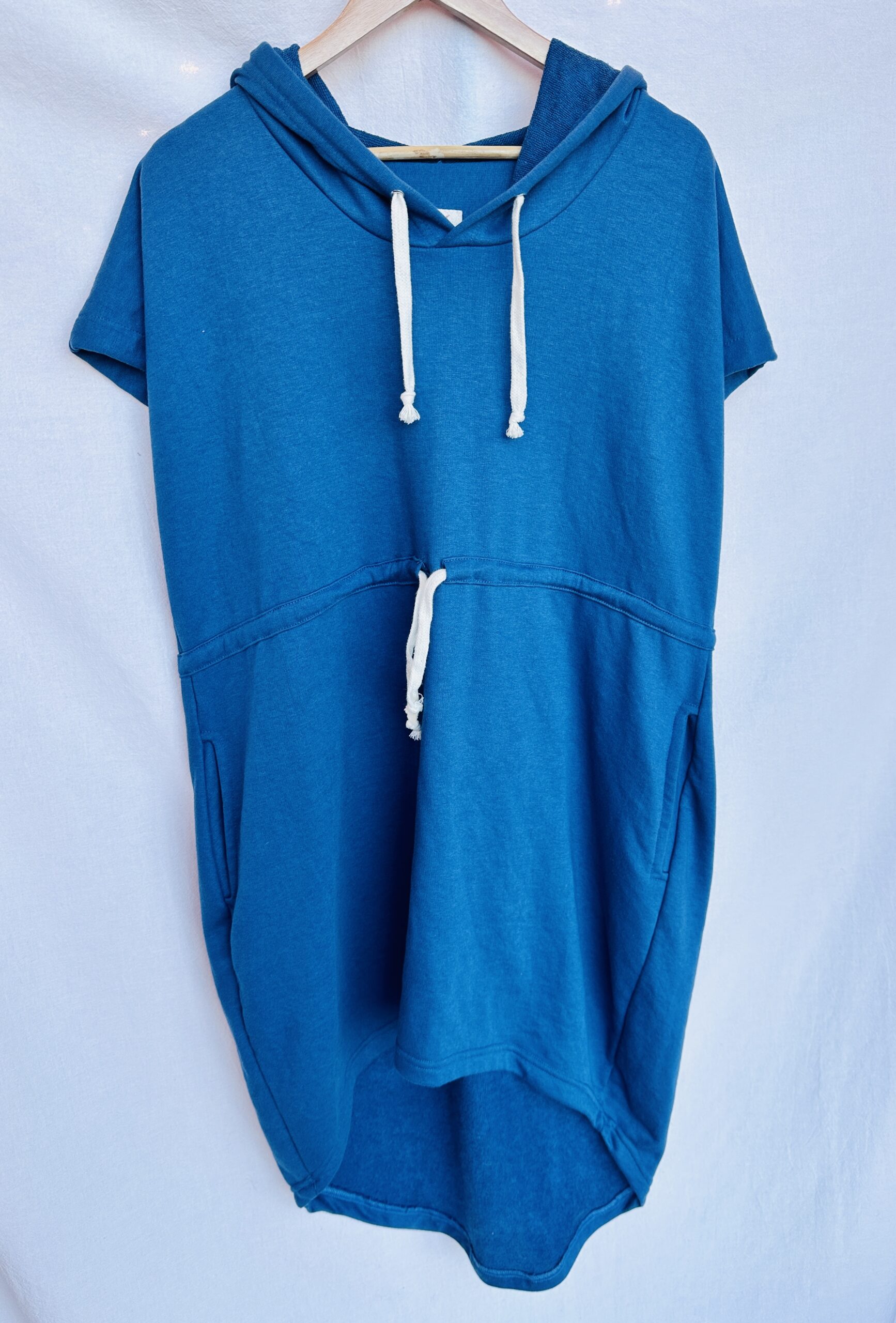VESTIDO DEPORTIVO SIN MANGAS AZUL CANGU.AR NUEVO CON ETIQUETA(L)