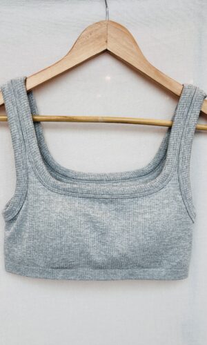 TOP CON PUSH-AP GRIS FOREVER 21 (M)