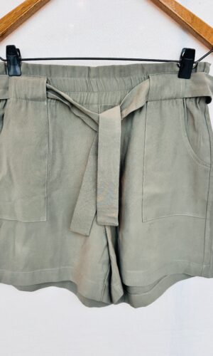 SHORT LIVIANO VERDE LAS OREIRO (L)