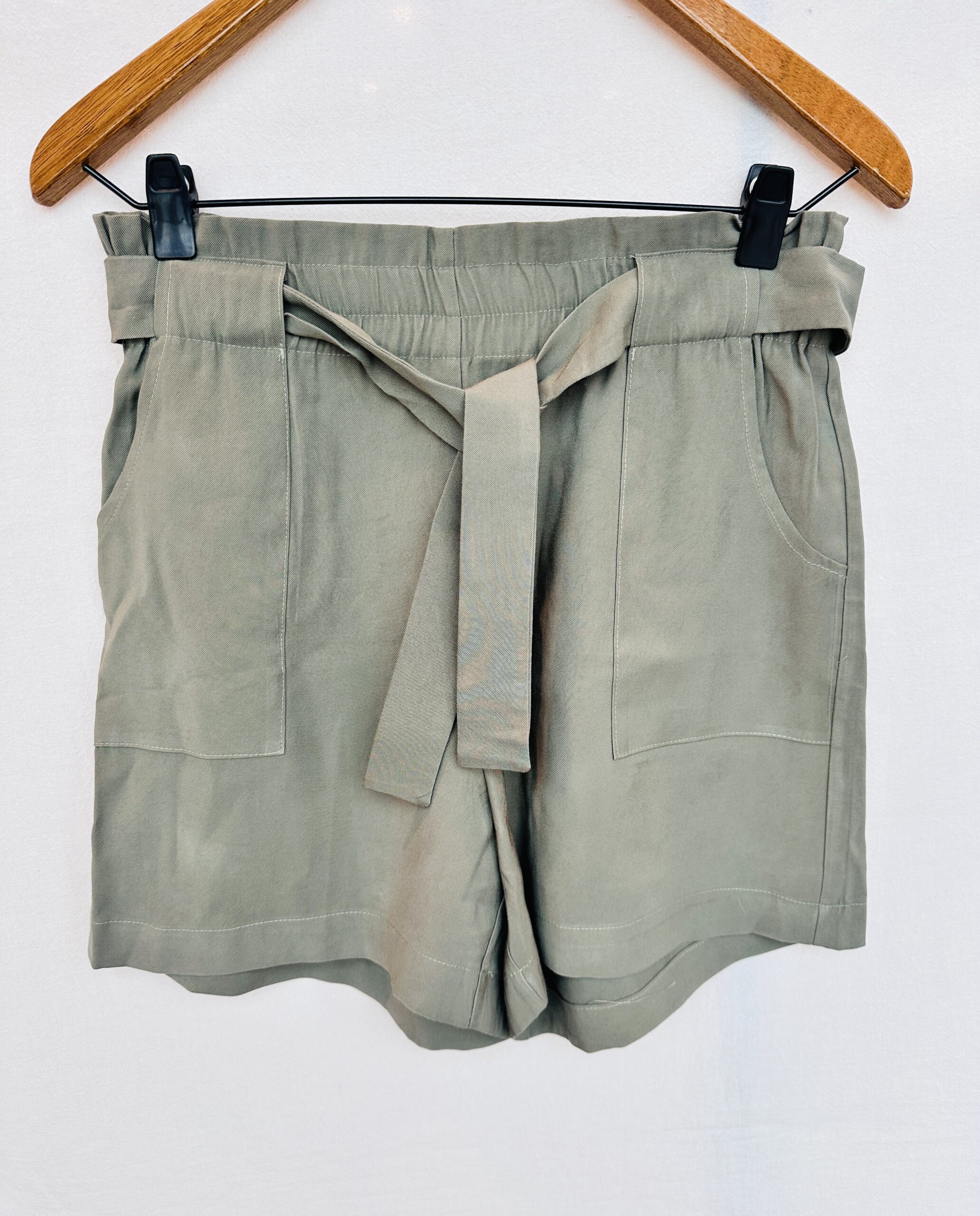 SHORT LIVIANO VERDE LAS OREIRO (L)