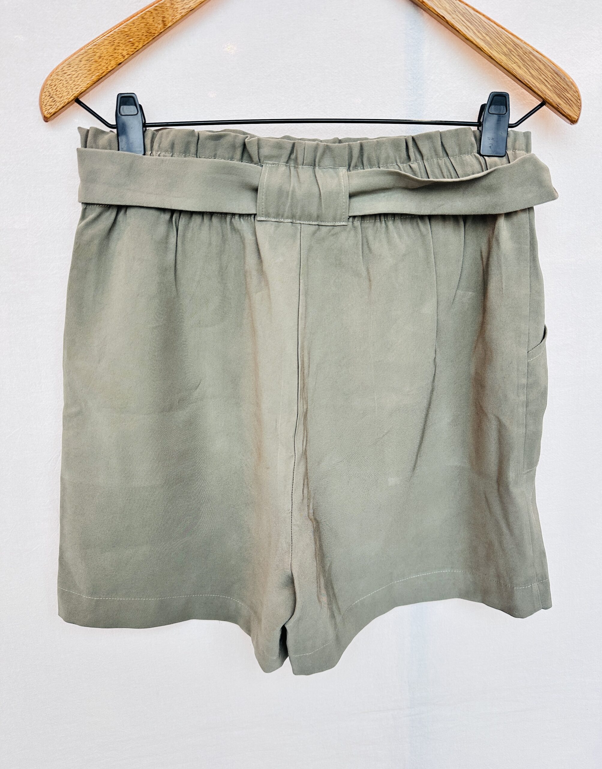 SHORT LIVIANO VERDE LAS OREIRO (L) - Imagen 2