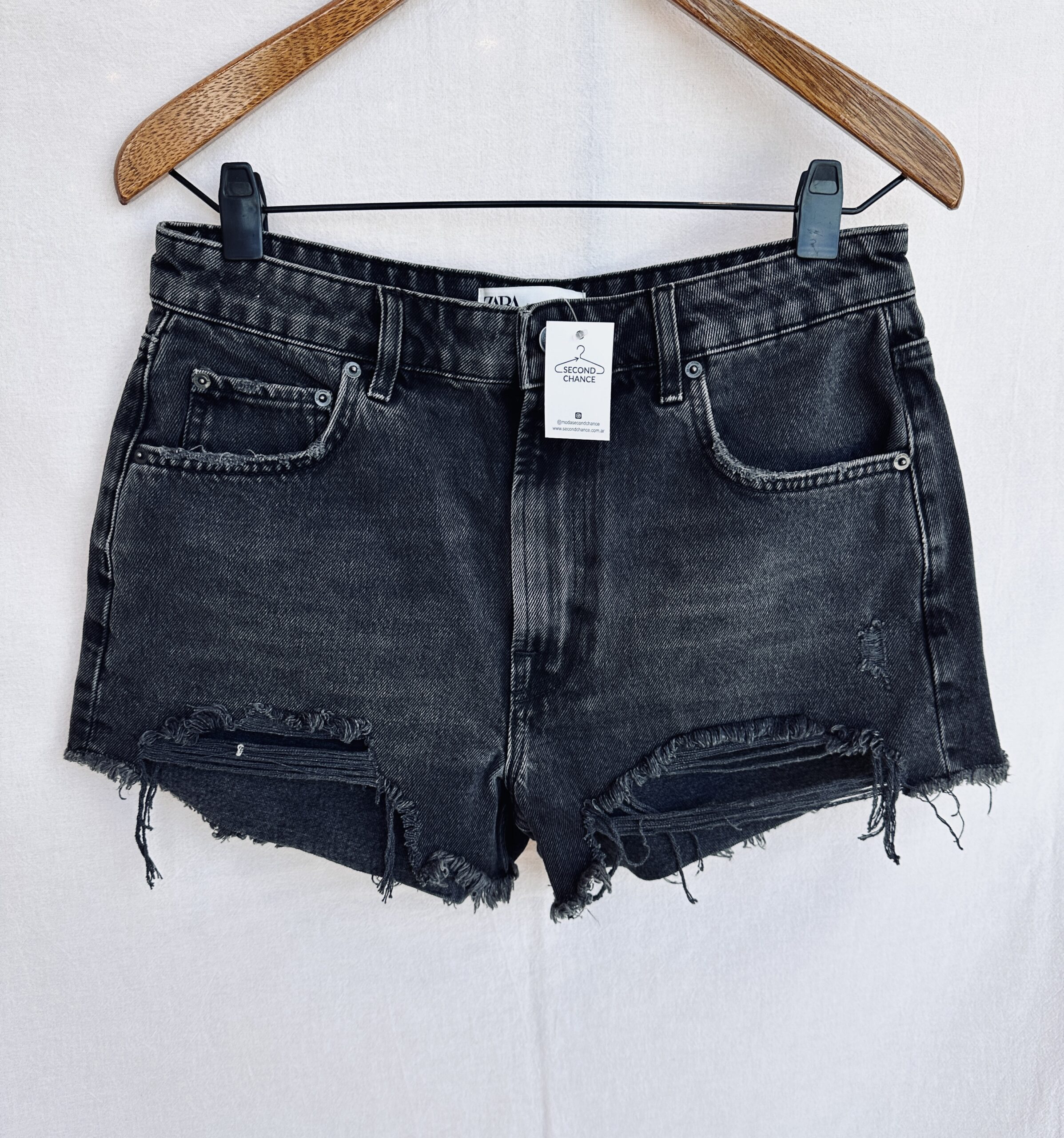 SHORT NEGRO RIGIDO ZARA (S)