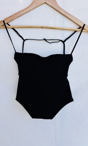TOP NEGRO SIMIL CORSET PULL&BEAR (M)