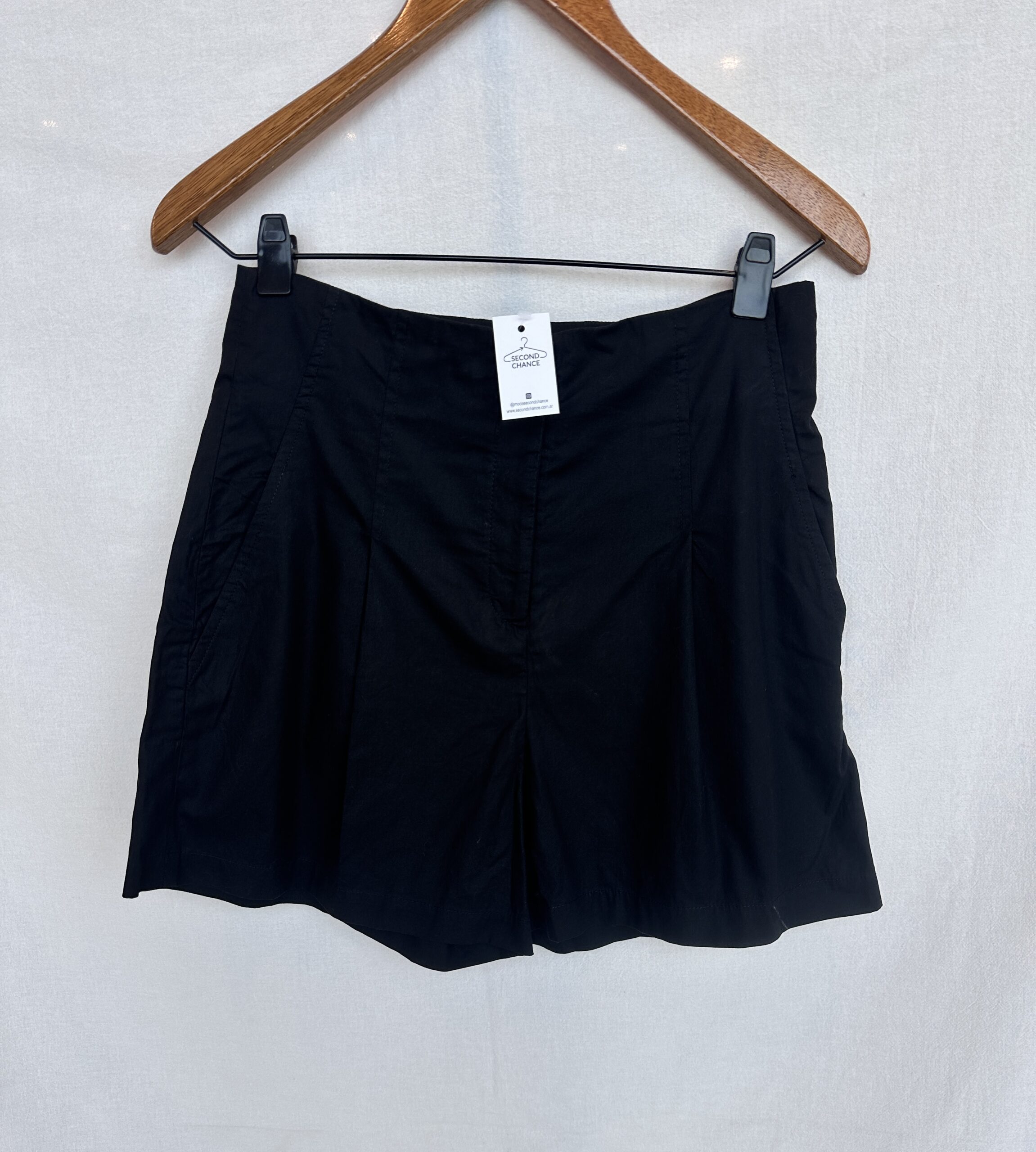 SHORT LIVIANO NEGRO LAS PEPAS (S)