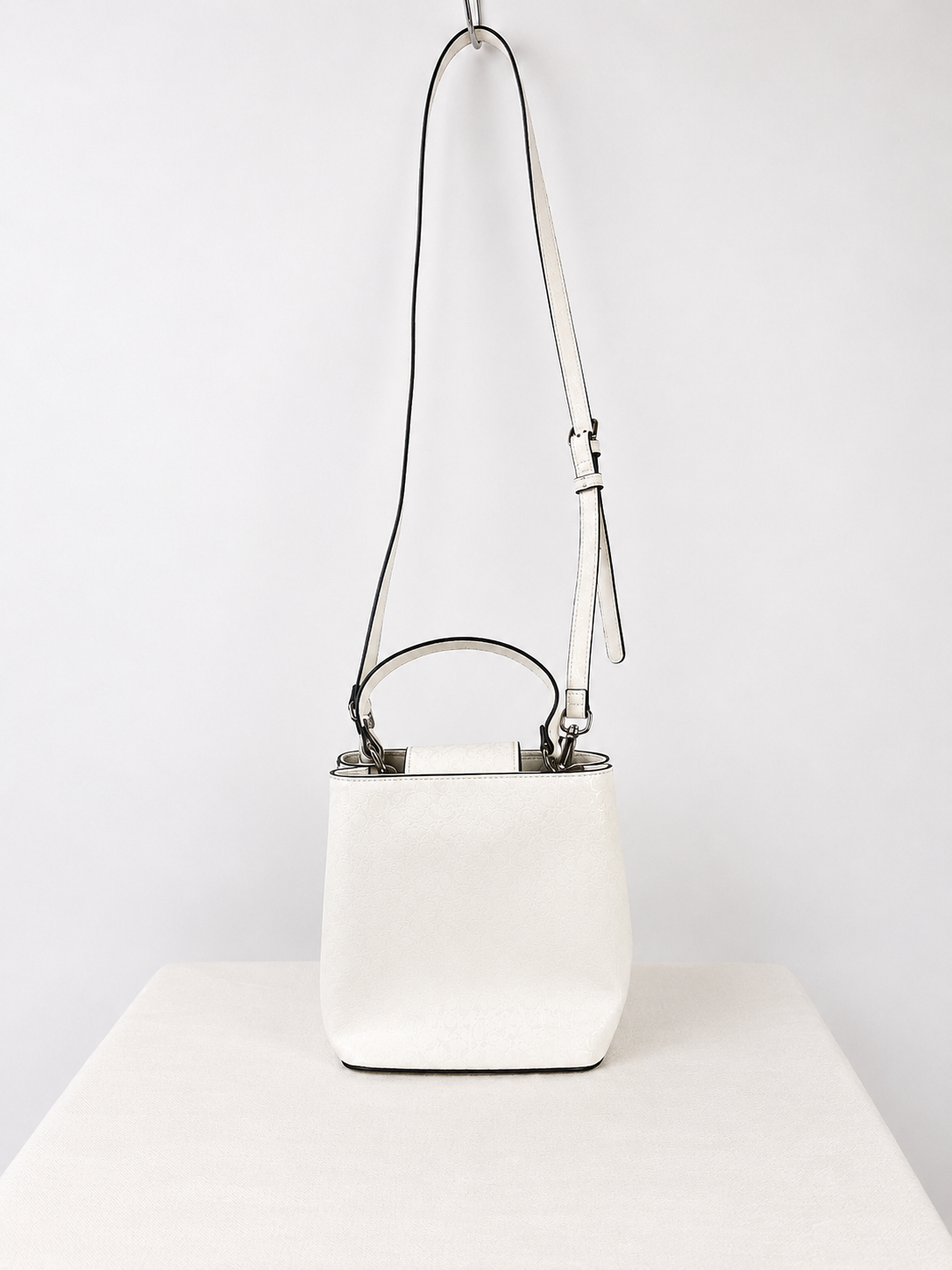 BANDOLERA BLANCA GUESS - Imagen 3