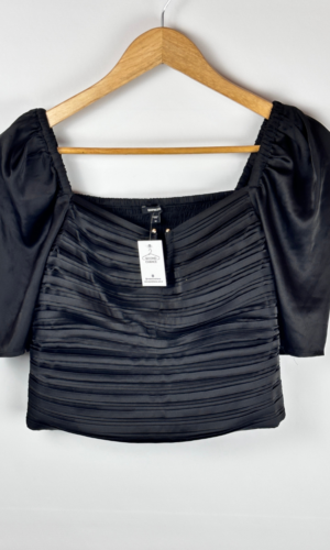 REMERA NEGRA HOMBRO DESCUBIERTO EXPRESS (M)