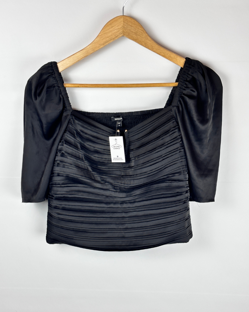 REMERA NEGRA HOMBRO DESCUBIERTO EXPRESS (M)
