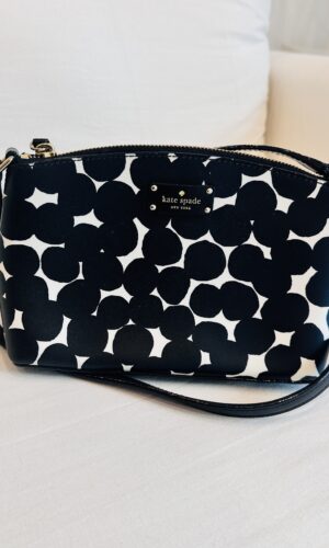 BANDOLERA A LUNARES BLANCA Y NEGRA KATE SPADE