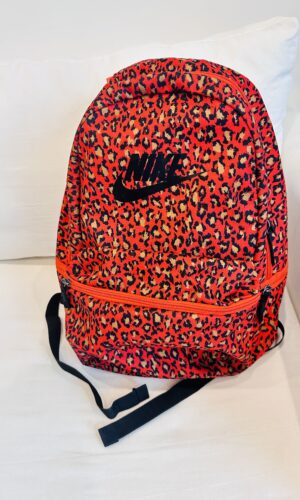 MOCHILA ROJA ANIMAL PRINT NIKE