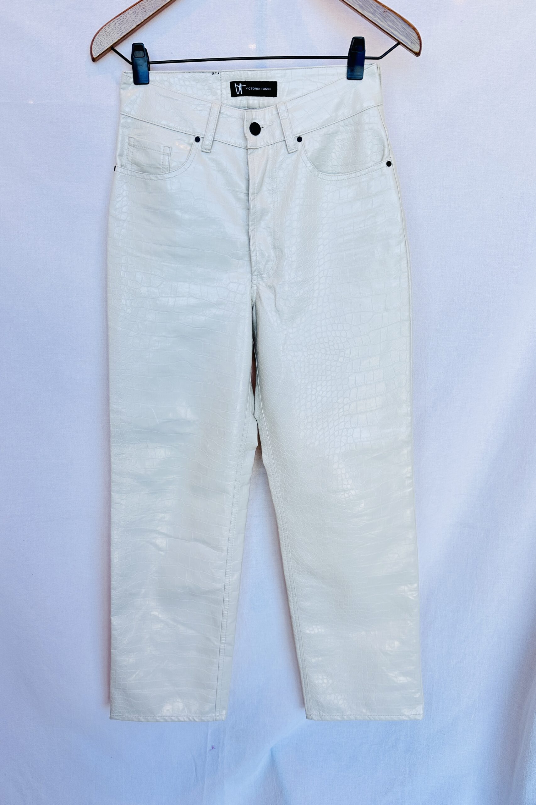 PANTALON DE ECOCUERO GRABADO REPTIL BLANCO VICTORIA TUCCI (M)