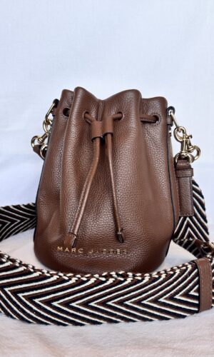 CARTERA MARRON THE BUCKET MARK JACOBS