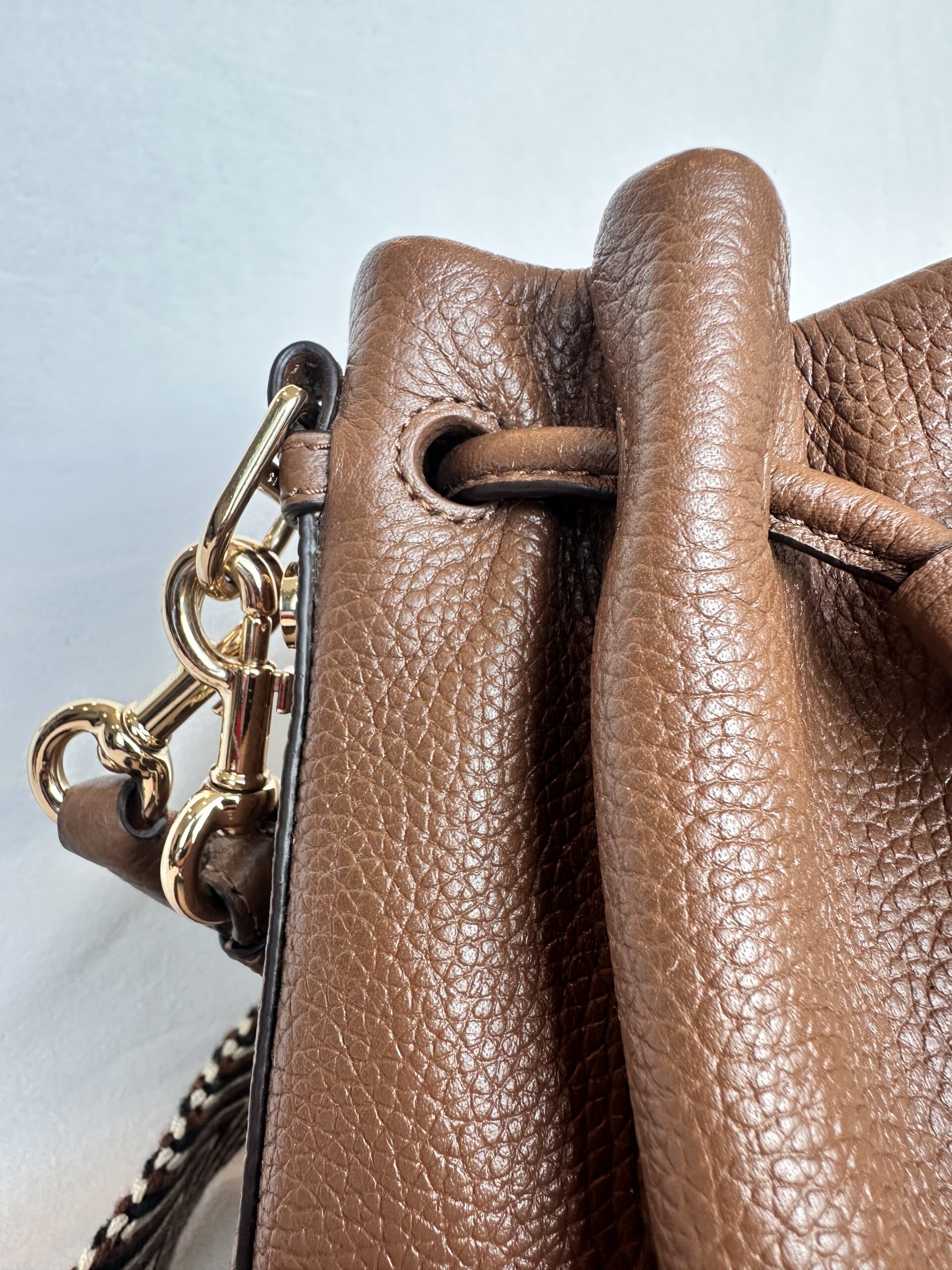CARTERA MARRON THE BUCKET MARK JACOBS - Imagen 3