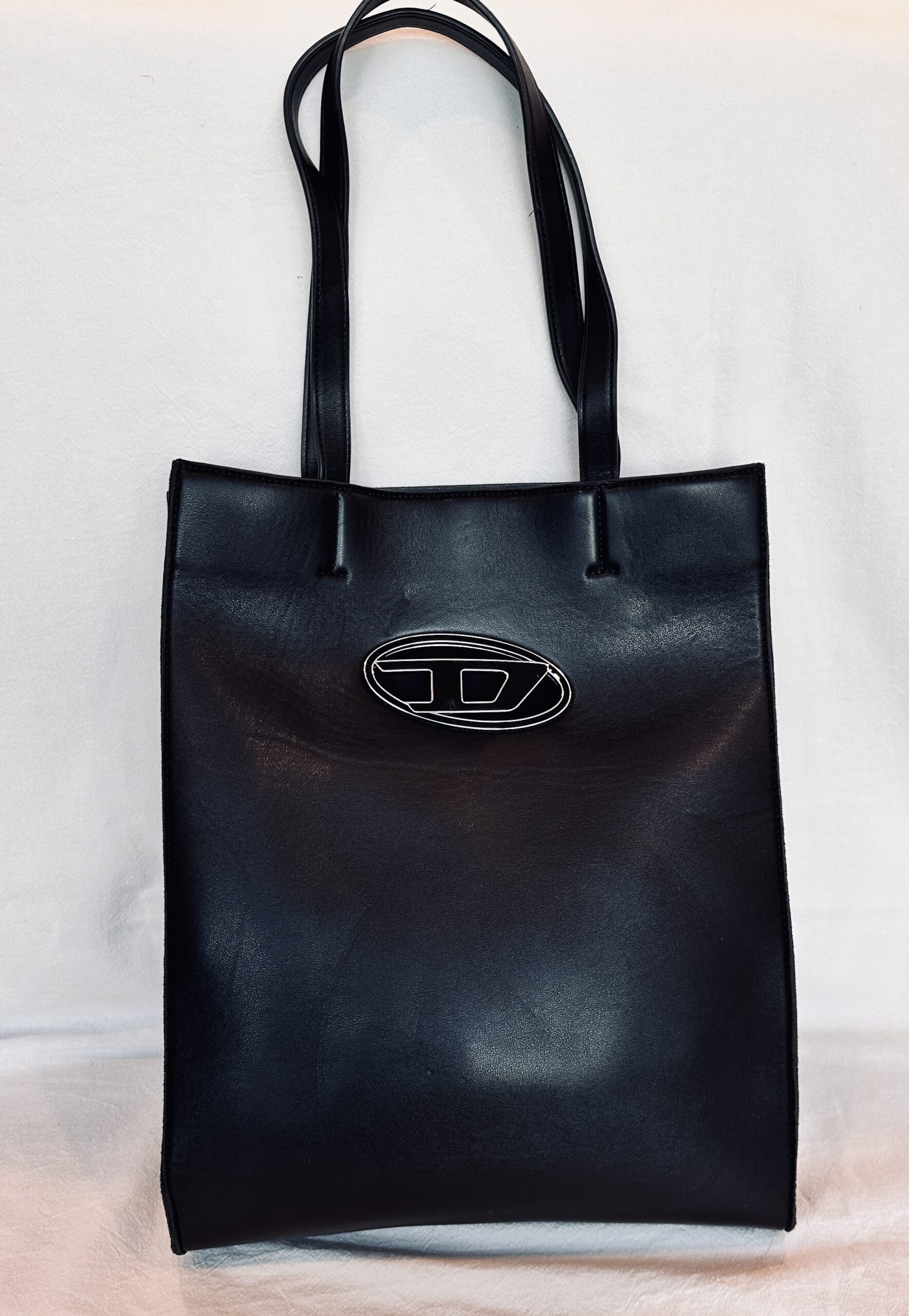CARTERA NEGRA TOTE VERTICAL DIESEL