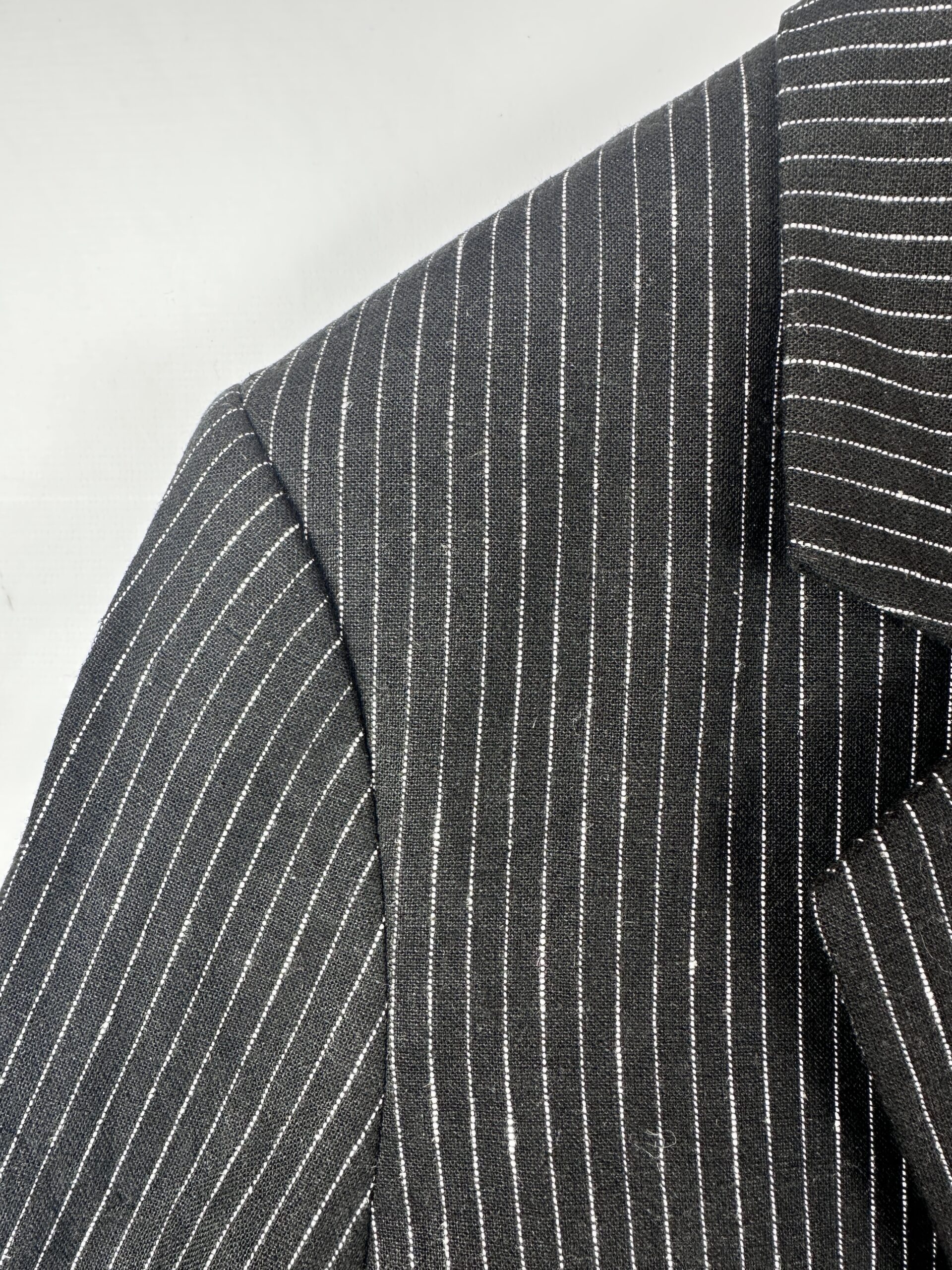 BLAZER A RAYAS NEGRO + BLANCO DKNY (L) - Imagen 2