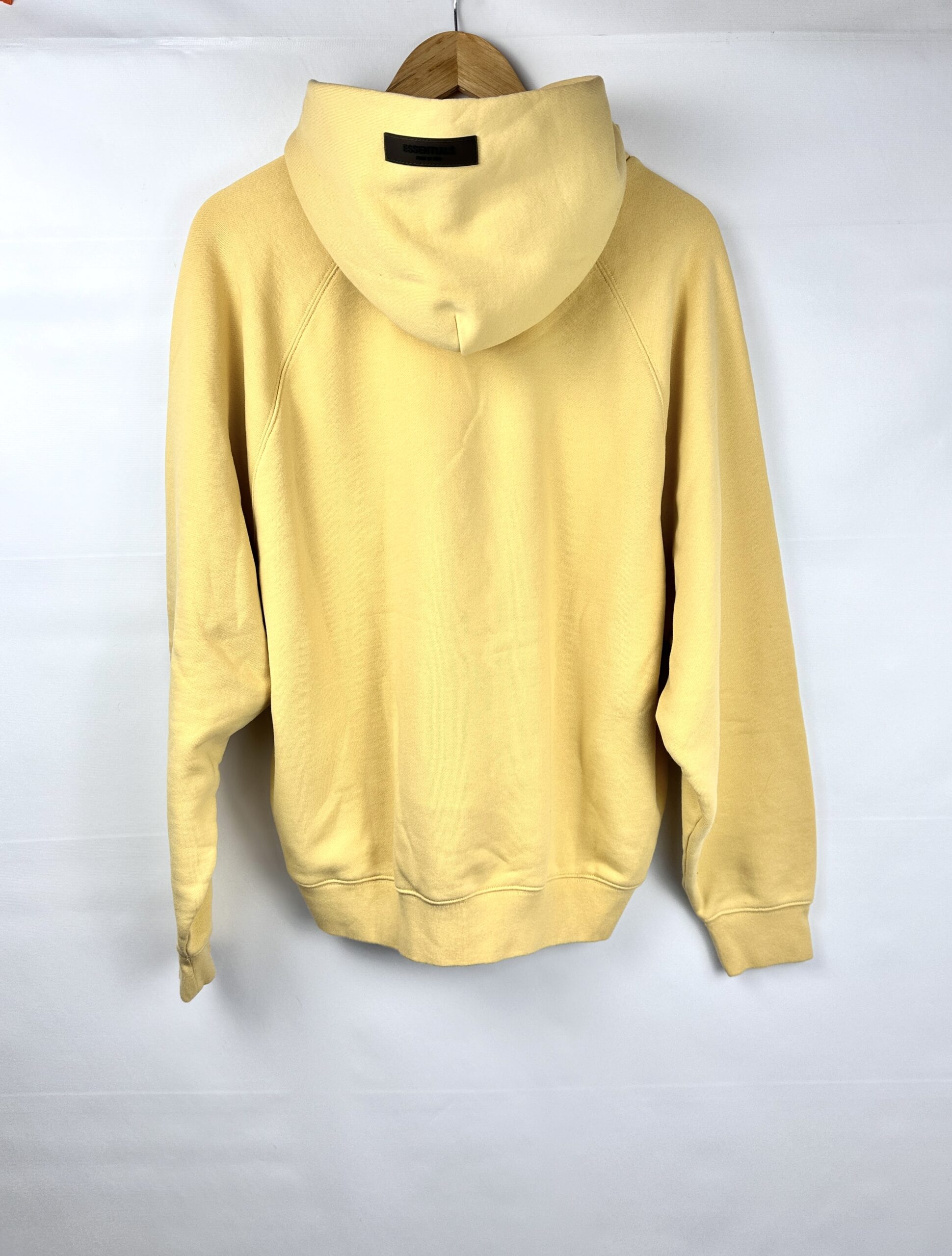 BUZO AMARILLO ESSENTIALS (M) - Imagen 3