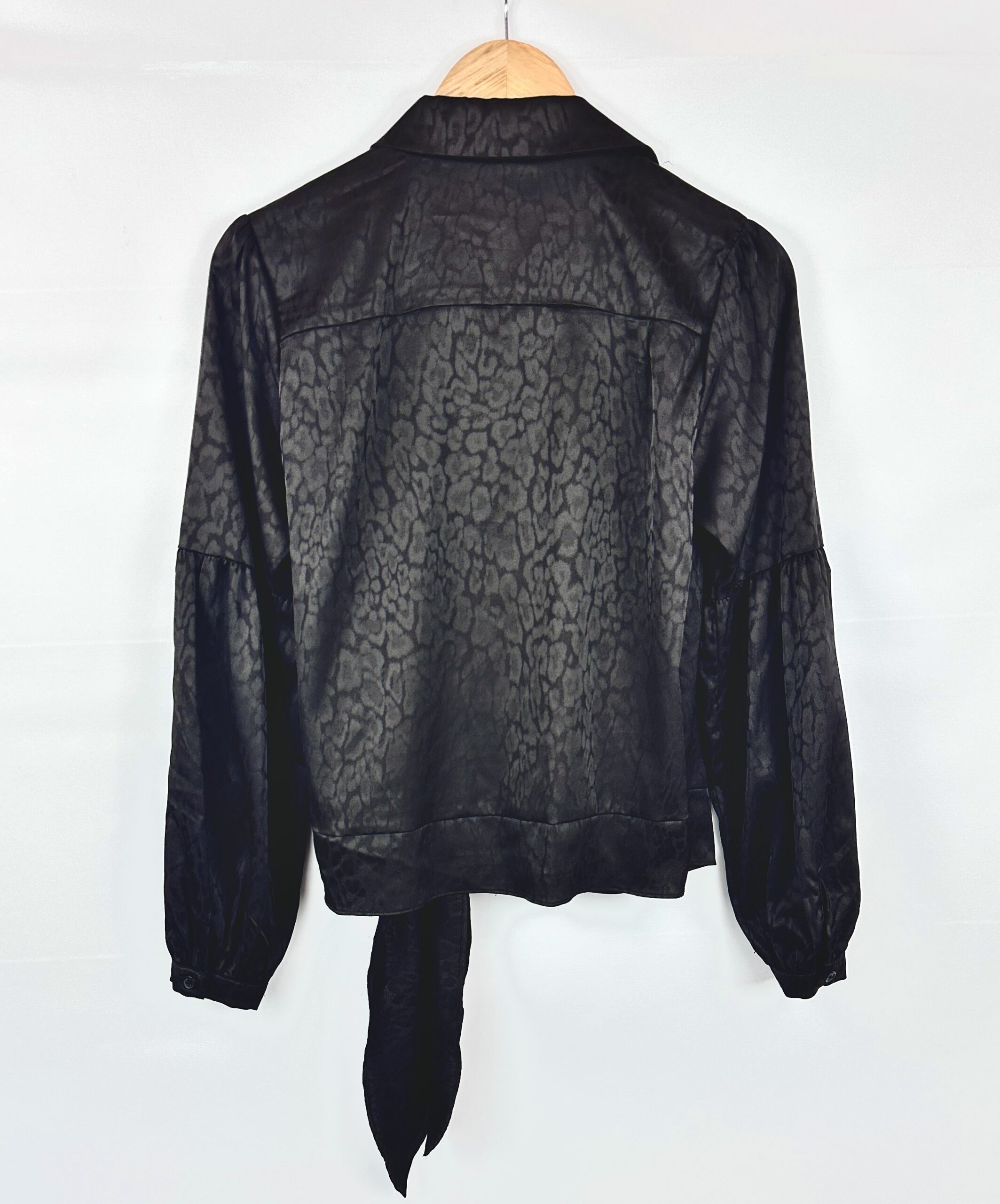 CAMISA NEGRA GRABADO ANIMAL PRINT MICHAER KORS (M) - Imagen 3
