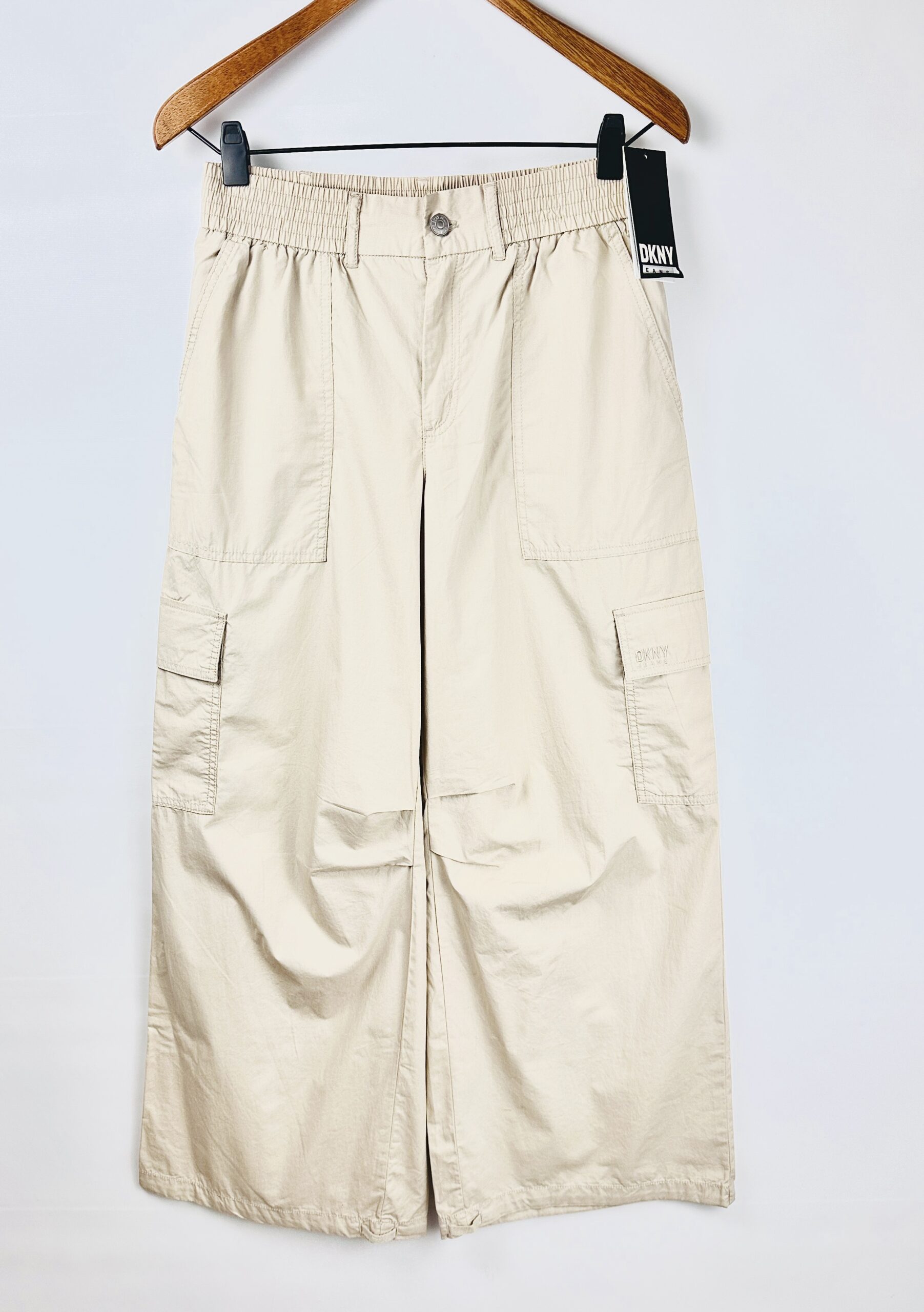 PANTALON BEIGE CARGO DKNY NUEVO CON ETIQUETA (M)