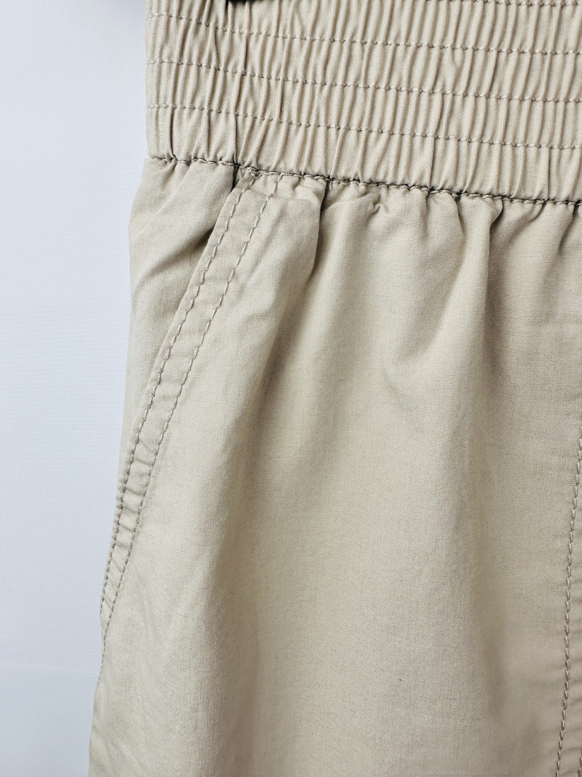 PANTALON BEIGE CARGO DKNY NUEVO CON ETIQUETA (M) - Imagen 2