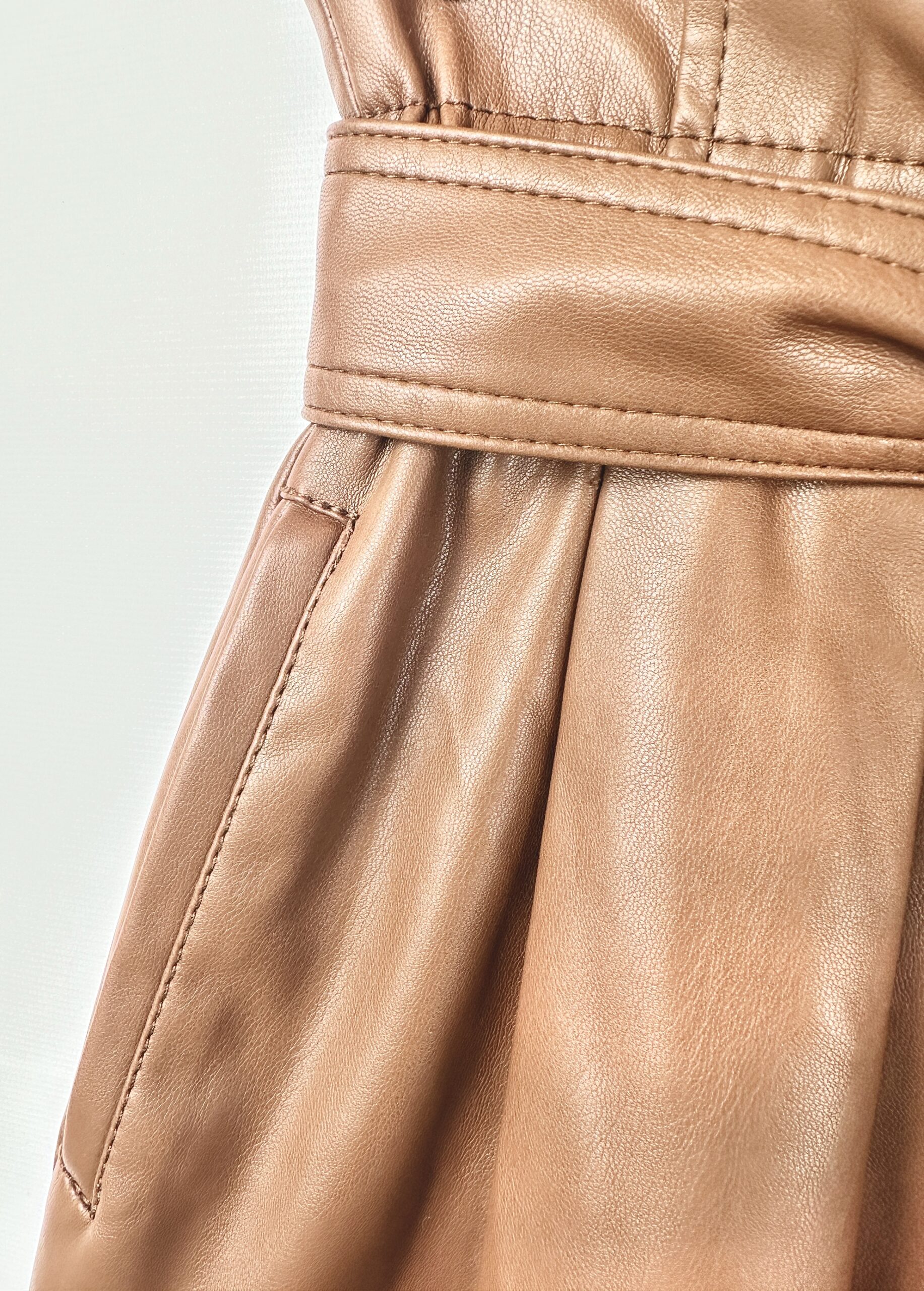 SHORT MARRON ECOCUERO ANDREW MARC(M) - Imagen 2
