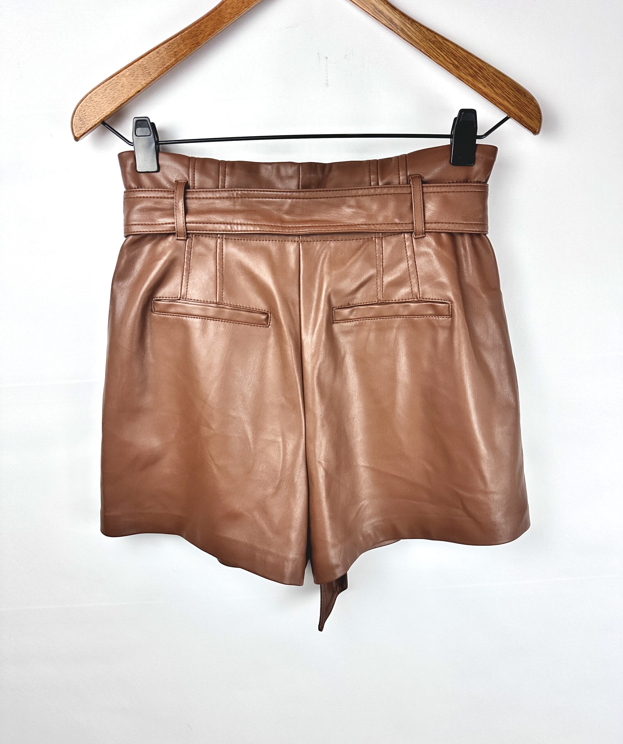 SHORT MARRON ECOCUERO ANDREW MARC(M) - Imagen 3